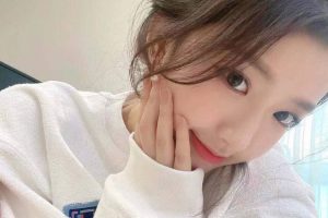 中戏表演专业 超清纯甜美少女颖  网红 叶佳颖  身高175 03年 大长腿