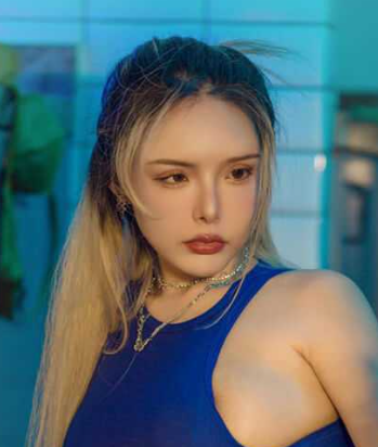 抖音 微博 推特 三栖极品网红模特 秋和柯基