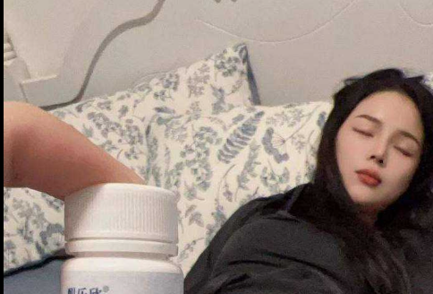 卖货药哥为了卖货药用美女实体测试彰显药的效果！亲自上阵却惨遭谴责～