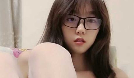 可爱00后学妹家中道具