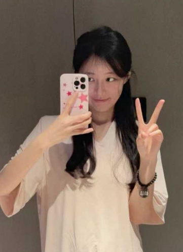 内蒙古医科大学大三方菲 表面文文静静的青春女神