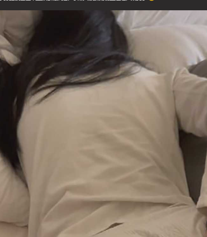 纹身社会男酒店极品小萝莉 娇小身躯被压在