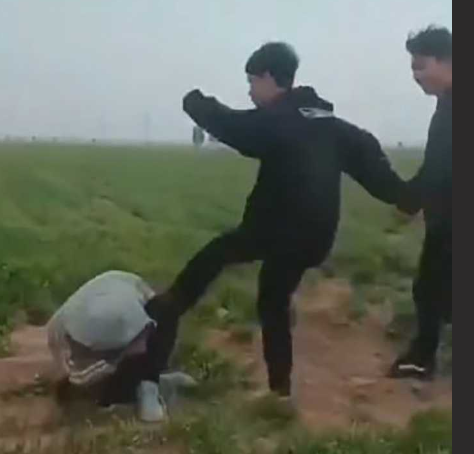 河北邯郸再发生学生霸凌事件 还是三个人打一个人 板砖砸后脑勺 招招往死里打