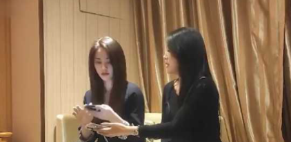 两个极品少妇 选中一个就