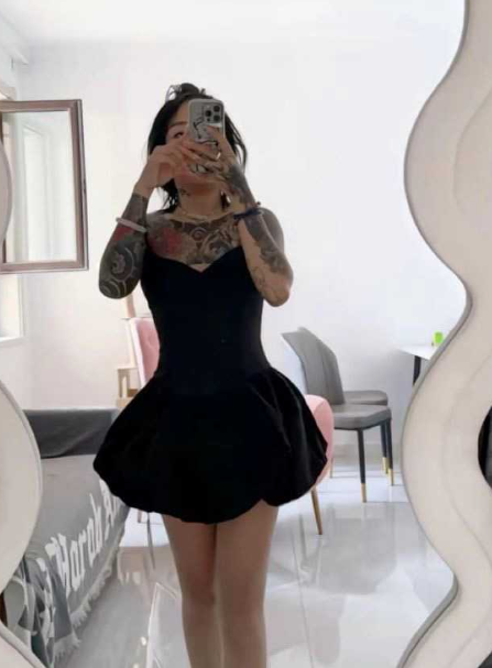 抖音新晋博主 宁宁骑不快 本以为全身纹身是个社会大姐 没想到只是