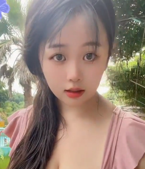 快手大奶少妇官官 顶级巨R大眼