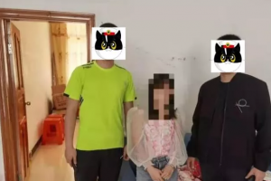 p站热搜网上爆火傻白甜小姐姐摊摊视频