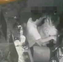 情侣直接在网吧展示上了“才艺”