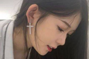 极品反差大学生曝光 坐标哈尔滨 是个有书卷气的眼镜学妹，