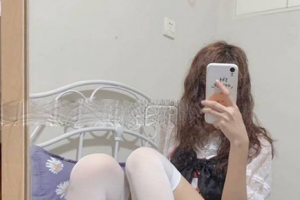 软妹定制私拍！微博 / 推特『小甜猪猪 / 123 变小猪猪』极品白虎萝莉