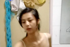 曾火爆全网的艺校系列 身材纤细大眼睛美眉【孔雀】