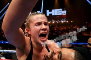 女拳击手获胜露胸！美女拳击手丹尼拉 拳击比赛获胜后 直播前大方展示傲人胸部 【附高清