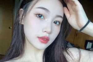 编号：【辽宁 大连】  地点：沙河口区  名字：婷婷  年龄：20-25  类型：清纯  身高：160+cm  尺寸：C+