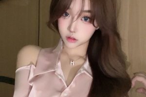 小红书网红广州桔树游师妹  04年 身高168