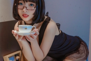 yuuhui玉汇 猫猫头黑裙子