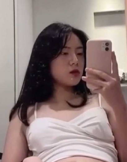 极品舞蹈生表妹跳1舞换得三亚游 与哥哥一起在沙滩