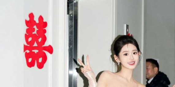 偷情刚结婚不久的00后高颜值新娘！抱着娇小的身躯小学生一样！