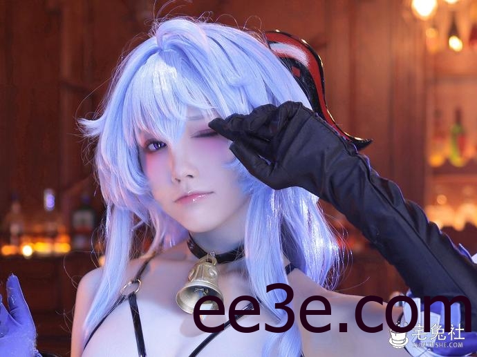 诱人身材太惹火！水淼aqua甘雨魅魔同人cos作品魅力降临