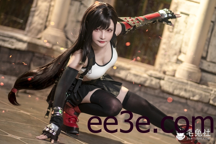 大陆萌主千夜未来是不是整过？她的圣旦服图集是卖的吗?